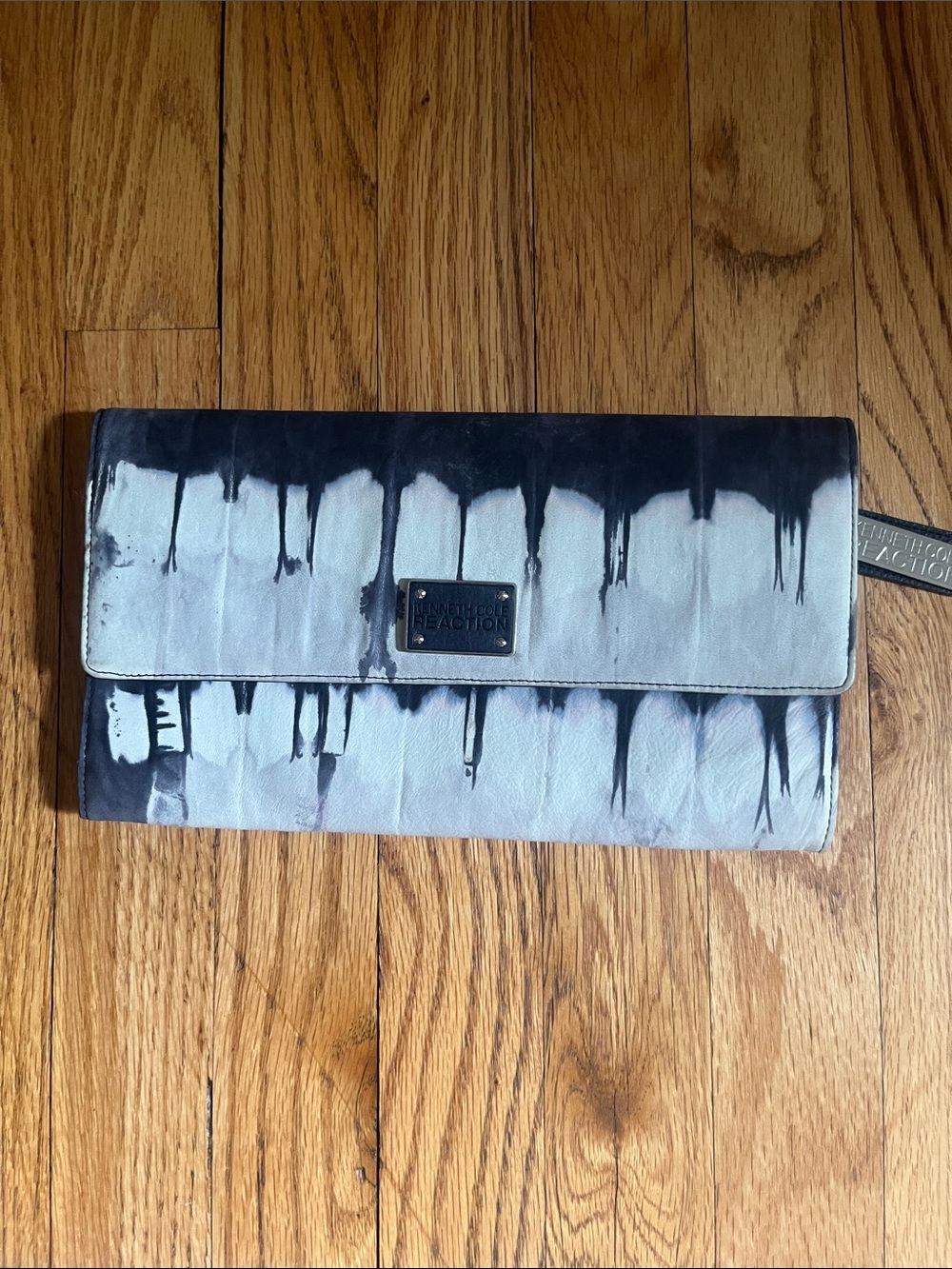 Kenneth Cole Reaction Navy and White Drip-Pattern Clutch